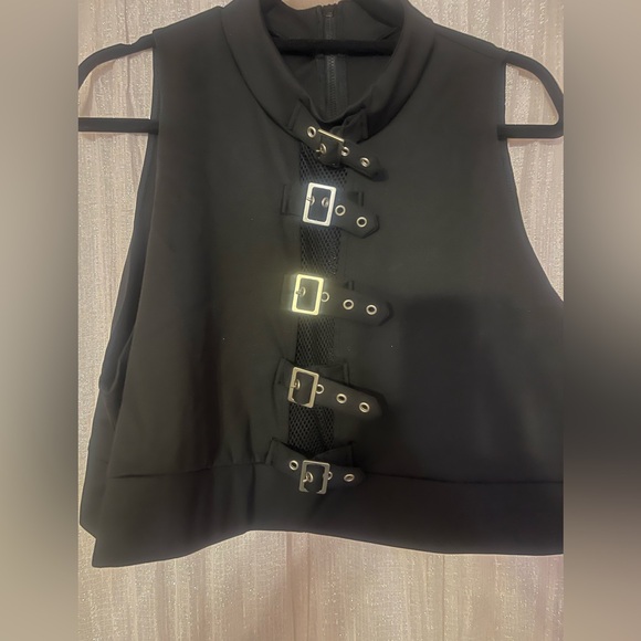 Forest Ink Black Buckle Mesh Crop Top - Picture 3 of 5